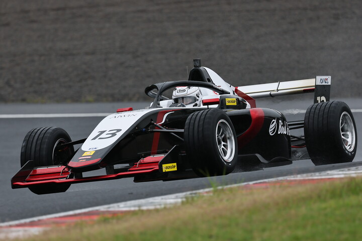 第1戦レース1、2、3ともマスタタークラスポールポジションは鳥羽豊（AIWIN）