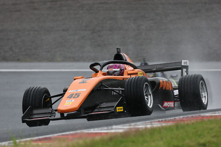 第1戦レース1、2予選3位、レース3予選3位は大宮賢人（PONOS RACING F111/3）