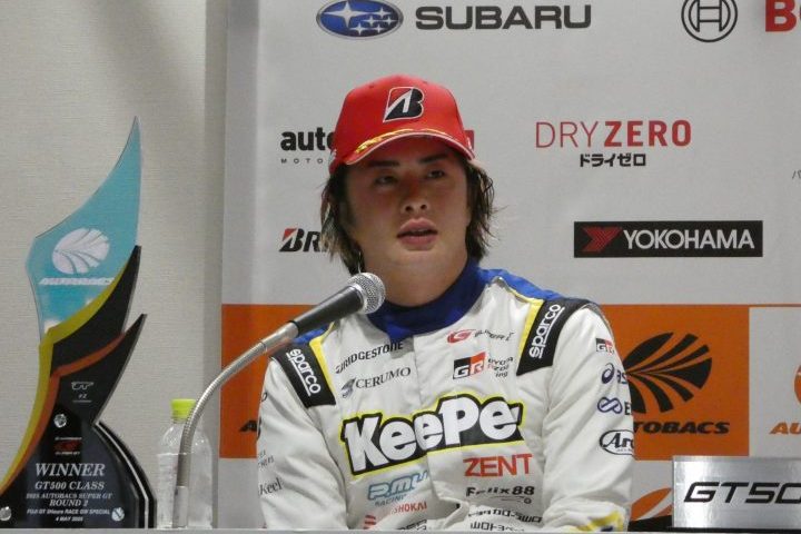 決勝記者会見: GT500クラスで優勝した大湯都史樹（TGR TEAM KeePer CERUMO）