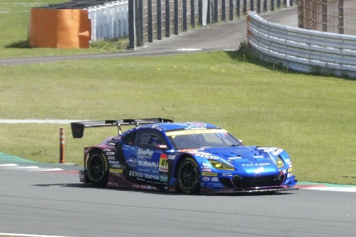 公式練習: GT300クラストップタイムはSUBARU BRZ R&D SPORT（井口卓人／山内英輝）