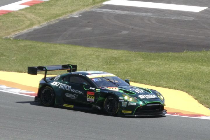 GT300クラスポールポジションはD'station Vantage GT3（藤井誠暢／チャーリー・ファグ）