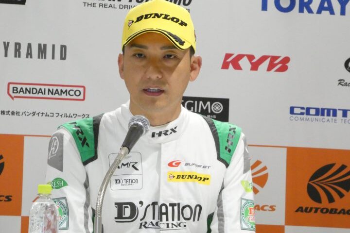予選記者会見: GT500クラスでポールポジションを獲得した石浦宏明（TGR TEAM KeePer CERUMO）GT300クラスでポールポジションを獲得した藤井誠暢（D'station Racing）