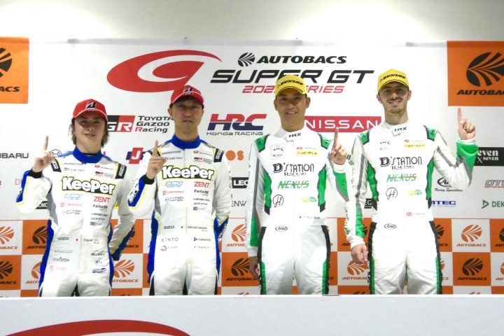 予選フォトセッション: 両クラスのポールシッター