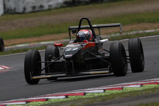 優勝は酒井翔太(ファーストガレージ制動屋)