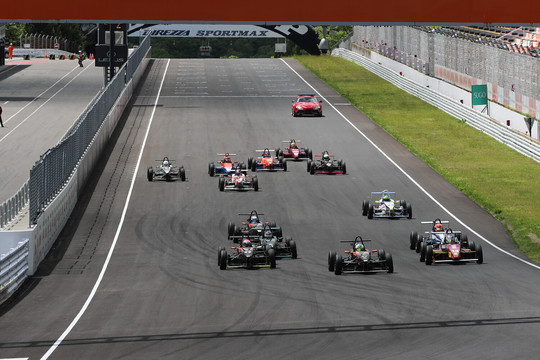 決勝がスタートした