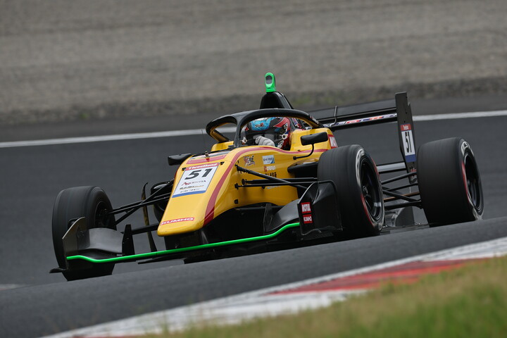 第7戦予選2位、第8戦予選5位のザック・デビッド（B-MAX RACING 324）