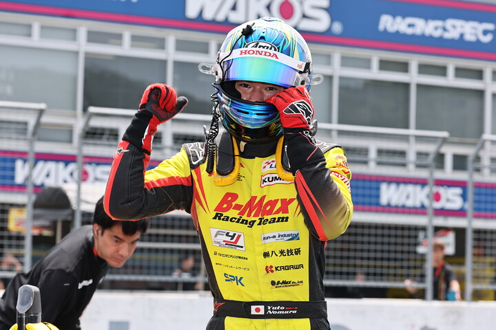 優勝した野村勇斗（B-MAX RACING TEAM）