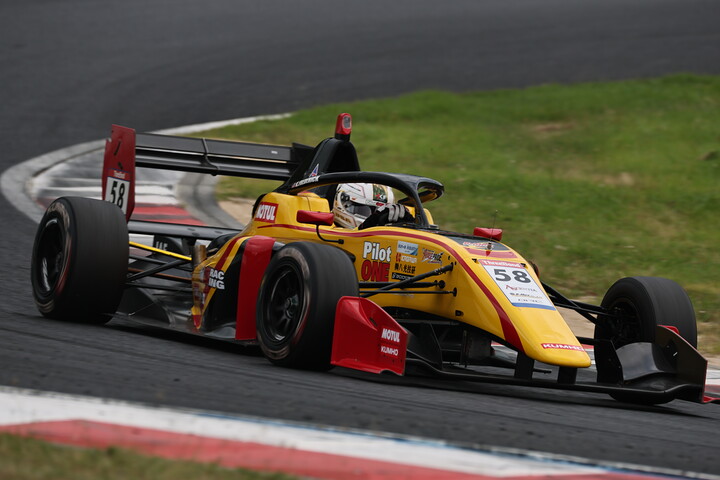 決勝3位はケイレン・フレデリック（Pilot ONE Racing with B-MAX ）