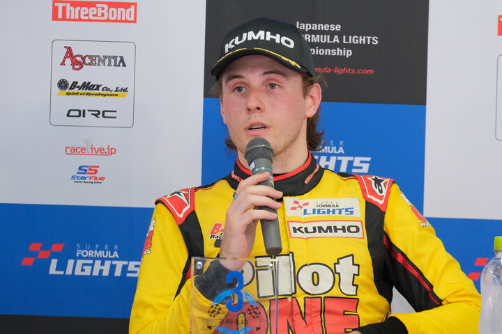 決勝記者会見: 3位のケイレン・フレデリック（B-MAX RACING TEAM）