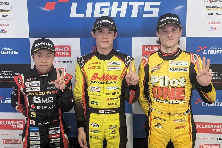 決勝フォトセッション：トップ3のドライバーたち