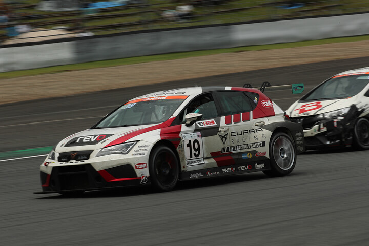 ST-TCRクラス優勝はBRP★NUTEC 制動屋CUPRA TCR（東風谷高史／末廣武士／奥住慈英／大野尊久／井本大雅／奥村浩一）