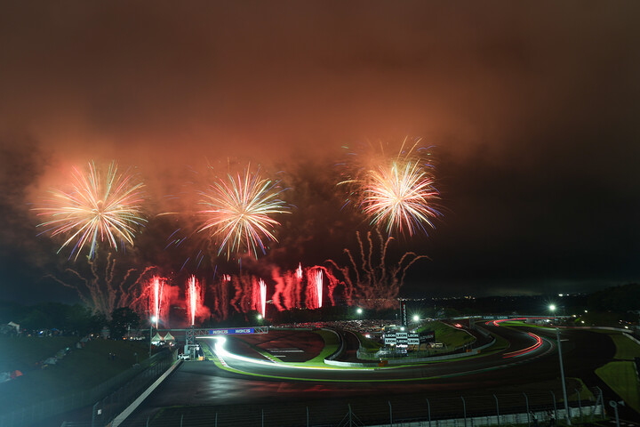 花火が打ち上げられた