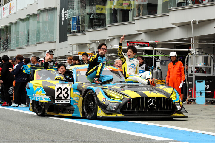優勝したTKRI松永建設AMG GT3（DAISUKE／片岡龍也／奥本隼士／中山友貴／元嶋佑弥）