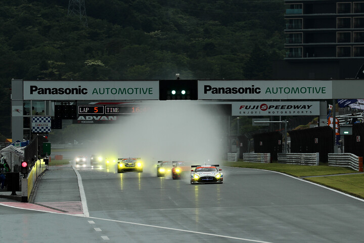 レースがスタートした