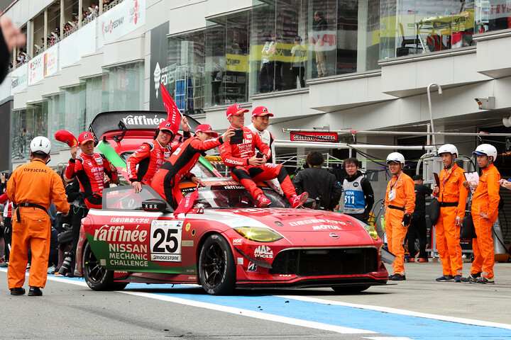 ST-Zクラスで優勝したraffinée日産メカニックチャレンジZ NISMO GT4（田中優暉／名取鉄平／松田次生／佐藤公哉／ロニー・クインタレッリ／柳田真孝）