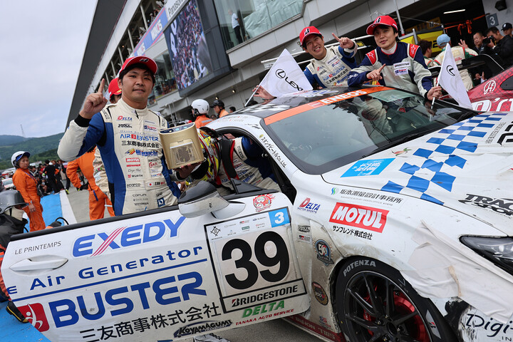 ST-3クラスで優勝したエアバスターWINMAX RC350 TWS（藤田真哉／眞田拓海／伊藤鷹志／大滝拓也／高橋蓮）