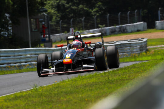 優勝は酒井翔太（ファーストガレージFG108）