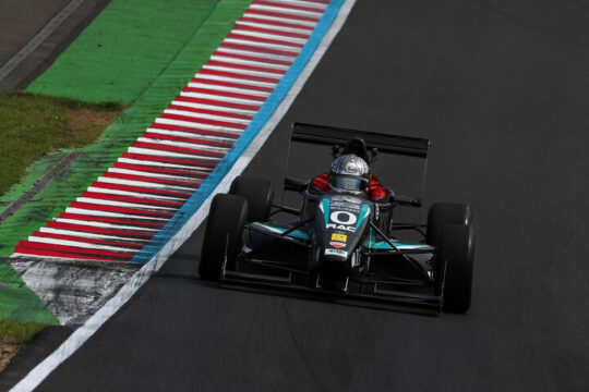 予選6位は渡辺義人（チームNATSエクシズWXR）