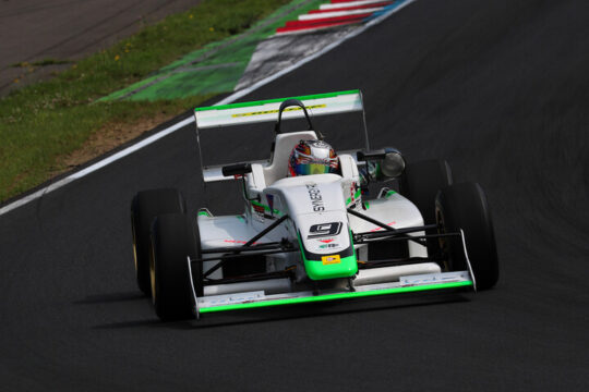 予選2位はKAMIKAZE（ファーストガレージ&Rd04W）