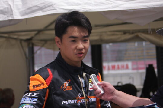 ポールポジションを獲得した酒井翔太（ファーストガレージFG108）