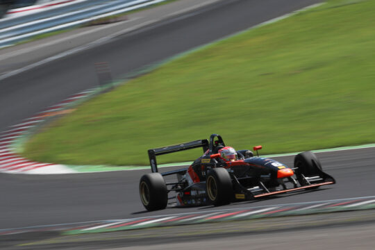 優勝した酒井翔太（ファーストガレージFG108）