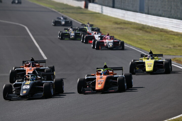 13周の決勝がスタートした