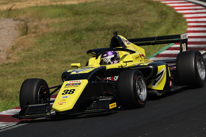 決勝2位は鈴木斗輝哉（マツモトキヨシTOM’S TGR-DC FR）