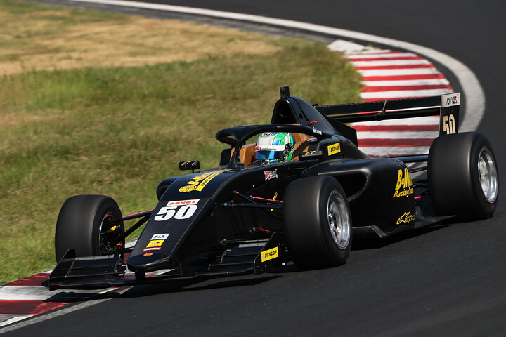 決勝3位は卜部和久（B-MAX RACING F111）