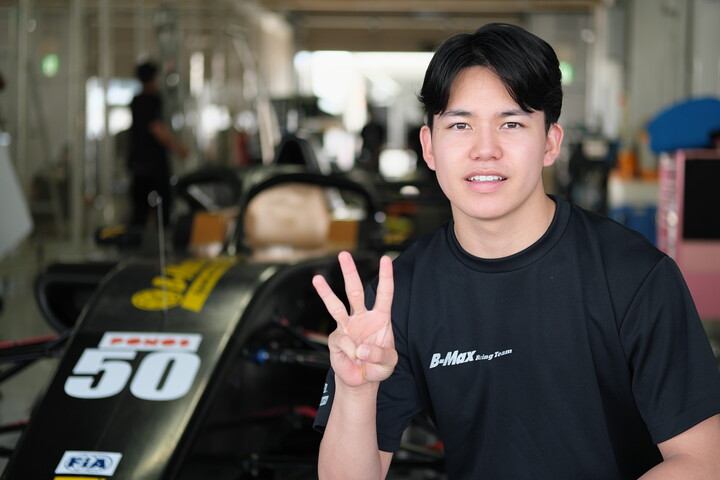 決勝3位の卜部和久（B-MAX RACING TEAM）