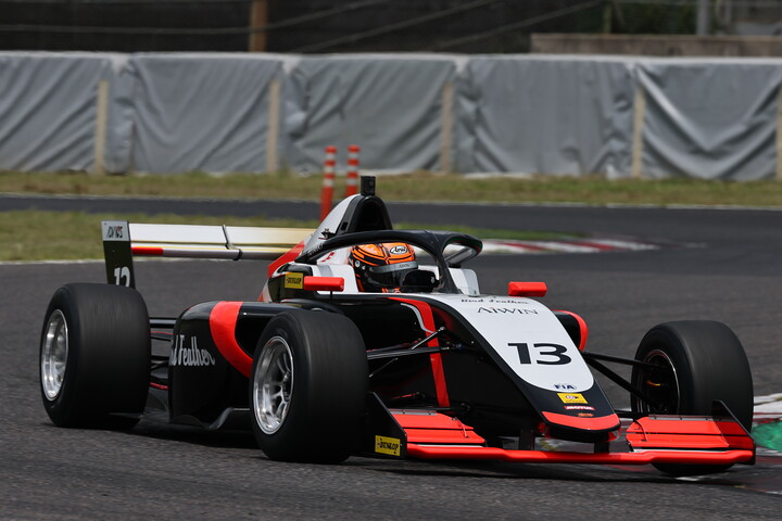 レース6、7ともマスタークラスポールポジションは鳥羽豊（AIWIN）