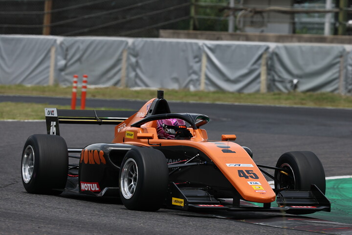レース6予選3位、レース7予選4位は大宮賢人（PONOS RACING F111/3）