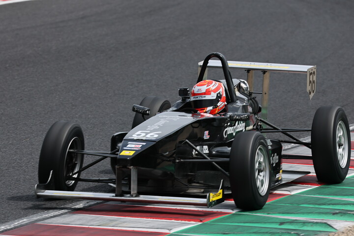 ポールポジションは箕浦稜己（MYST SEIDOYA KK-SII）