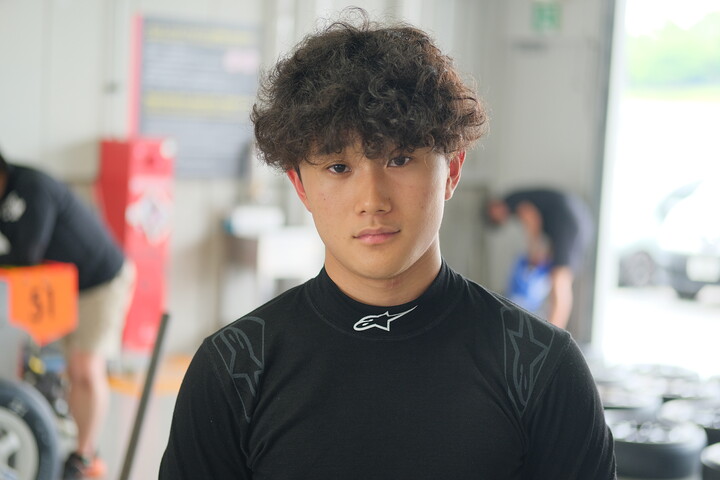 ポールポジションの箕浦稜己（MYST SEIDOYA KK-SII）