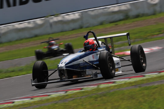 優勝は吉田馨(TAKE first kks-2)