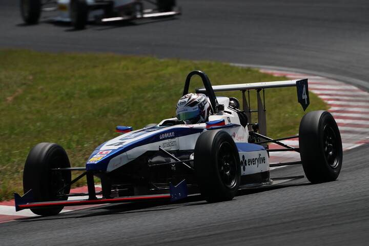 ジェントルマンクラス優勝は山根一人（光精工TK-Sport MYST）