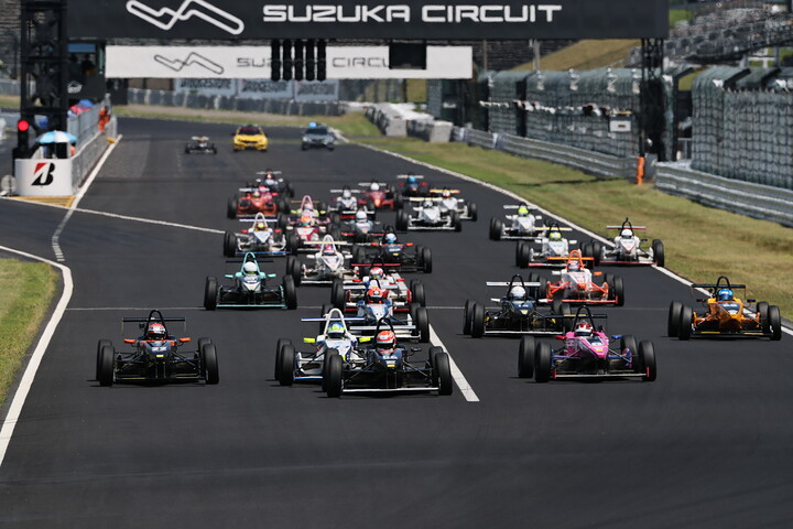 10周の決勝がスタートした