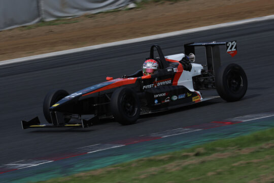 ポールポジションは酒井翔太（ファーストガレージ制動屋）