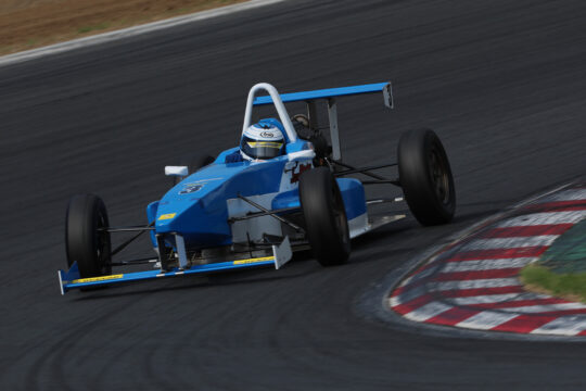 予選5位、マスタークラスポールポジションは秋山健也（スーパーウインズKKS2）