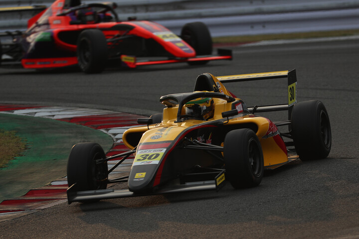 インデペンデントクラス優勝はDRAGON（B-MAX TEAM DRAGON）