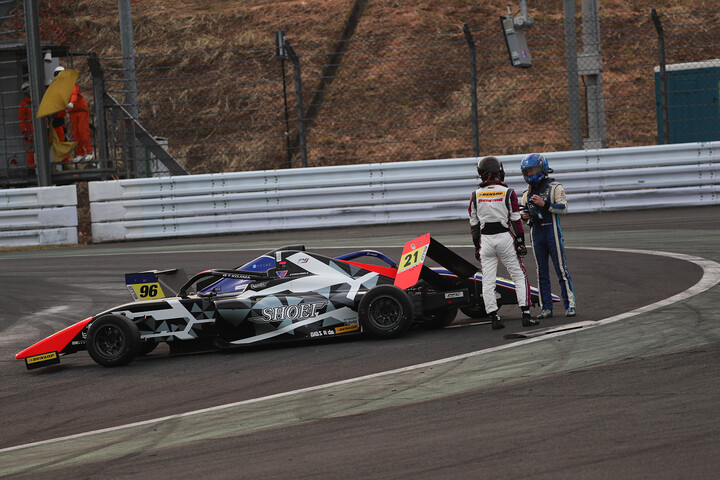 レース再開後のアクシデント#2