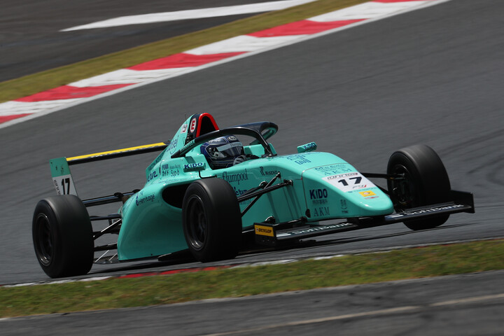 チャンピオンクラス: 第4戦、第5戦ともポールポジションは佐藤樹（KageyamaチームスタイルMCS4）