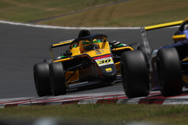 インディペンデントクラス優勝はDRAGON（B-MAX TEAM DRAGON）