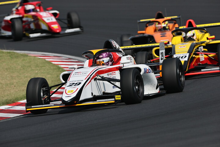 決勝3位は鈴木斗輝哉（TGR-DC RS F4）