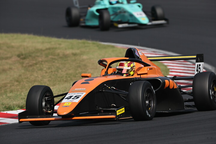 決勝4位は洞地遼⼤（PONOS RACING MCS-24）