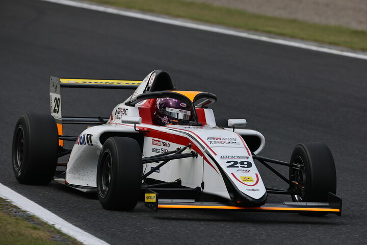 第6戦予選5位、第7戦予選7位は鈴木斗輝哉（TGR-DC RS F4）