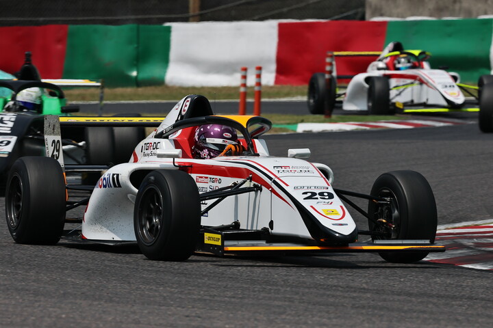 決勝6位は鈴木斗輝哉（TGR-DC RS F4）