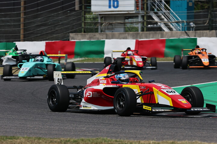 優勝した新原光太郎（HFDP with B-Max Racing）