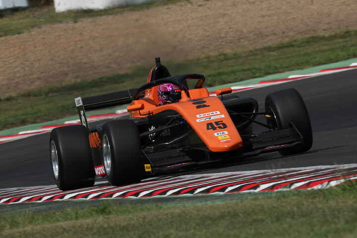 第4戦予選レース8,9,10すべて予選3位の大宮賢人（PONOS RACING F111/3）