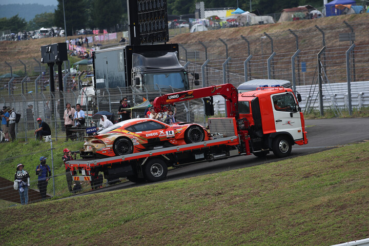 レース1決勝: スタート早々に接触リタイアとなった大嶋和也（ENEOS X PRIME GR Supra）