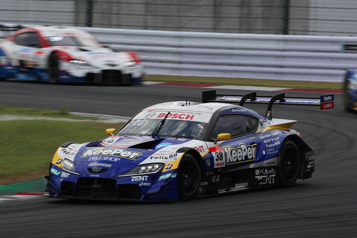 レース1決勝: GT500クラス2位は大湯都史樹（KeePer CERUMO GR Supra）